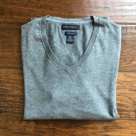 Banana Republic gray mens vneck sweater M medium - Picture 5 of 5